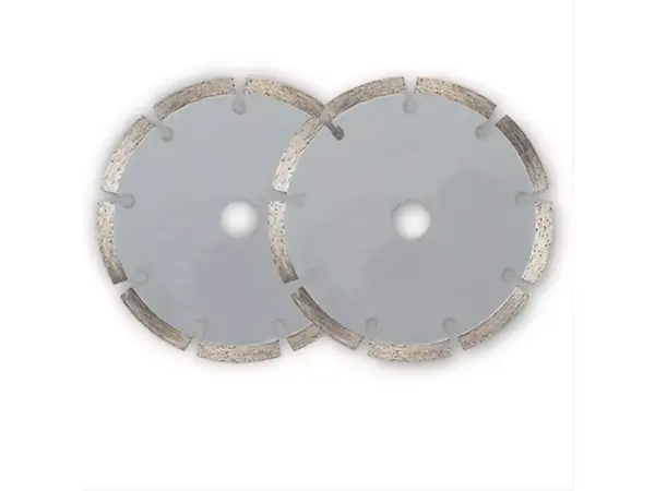 Dva řezné kotouče jako příslušenství k drážkovací frézce Einhell TC-MA 1300.