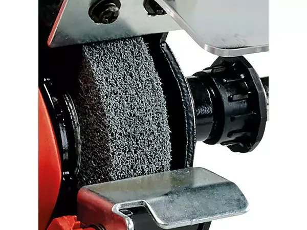 Lešticí kotouč na dvoukotoučové brusce Einhell TC-XG 75 Kit v detailu.