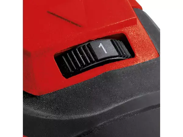 Detailní záběr červeného kolečka s černou stupnicí na úhlové brusce TE-AG 125 CE zobrazující nastavení konstantní elektroniky.