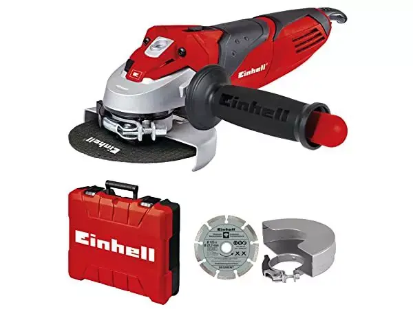 Úhlová bruska Einhell TE-AG 125/750 Kit s příslušenstvím na bílém pozadí: řezný kotouč, upínací klíč a přepravní taška.