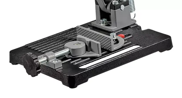 Upínací zařízení stojanu Einhell TS 115/125 pro bezpečné upevnění obrobků na základní desku.