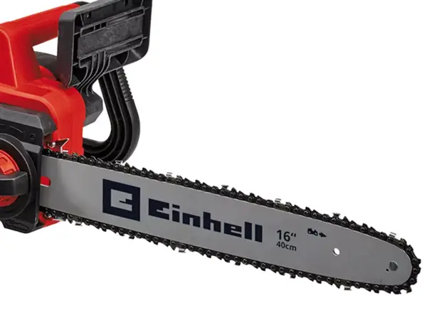 Die Einhell Elektro-Kettensäge GC-EC 2040 mit OREGON-Schwert und -Kette in Nahaufnahme.
