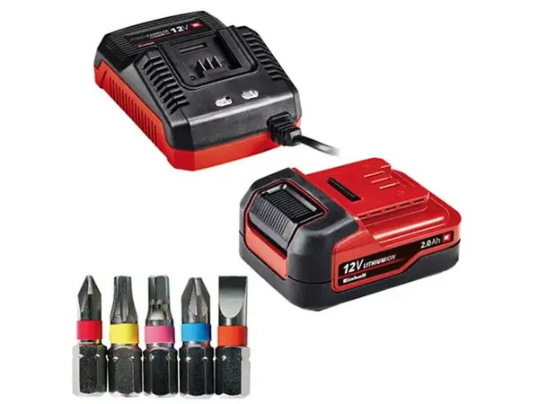 Akumulátorová vrtačka Einhell TE-CD 12/1 Li (1×2,0 Ah) včetně baterie, nabíječky a příslušenství na bílém pozadí.