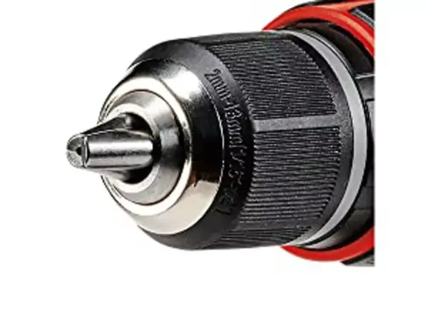 Detailní pohled na kovové sklíčidlo akumulátorového šroubováku Einhell.