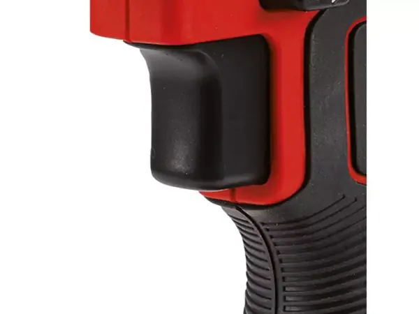 Čelní pohled na aku vrtačku Einhell TE-CD 18/40-1 Li BL s ergonomickým designem a měkkou úchopovou plochou (Softgrip).