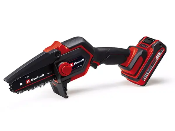 Akumulátorová prořezávací pila Einhell GE-PS 18/15 Li BL na bílém pozadí s nasazeným akumulátorem.